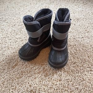 Toddler size 5/6 snow boots